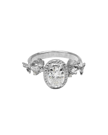 Ayana Ring with Oval Stone in 18K Gold
