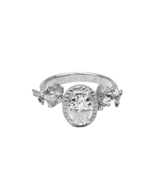 Ayana Ring with Oval Stone in 18K Gold