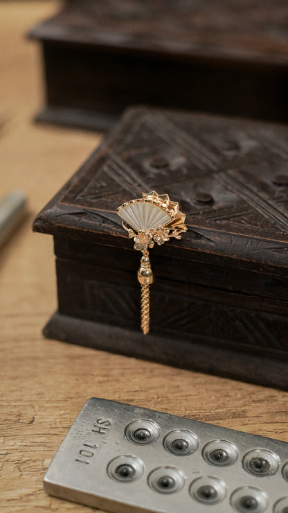 Kipas Brooch with Mother of Pearl