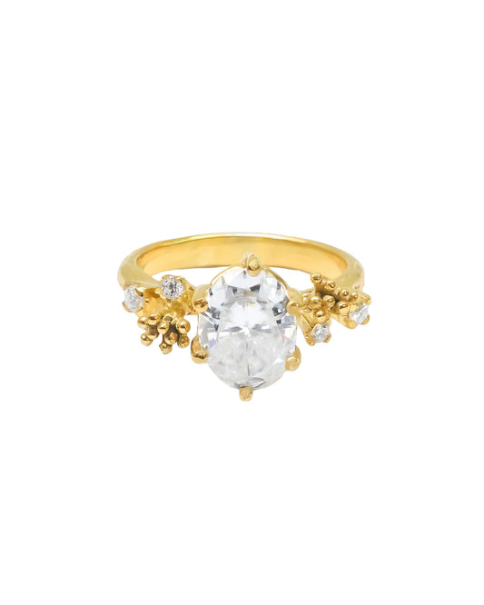 Benih Ring with Oval Stone in 18K Gold