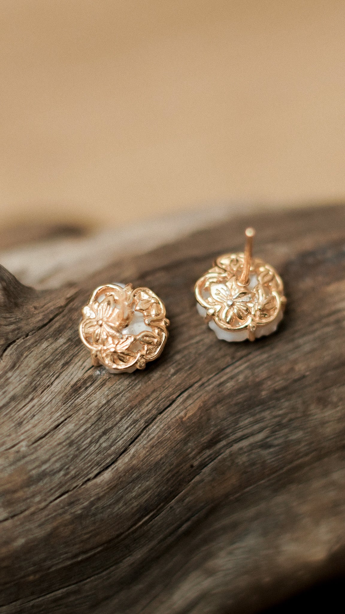 Hibiscus Earstud with Mother of Pearl