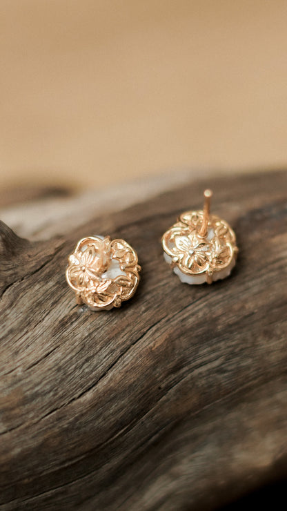 Hibiscus Earstud with Mother of Pearl
